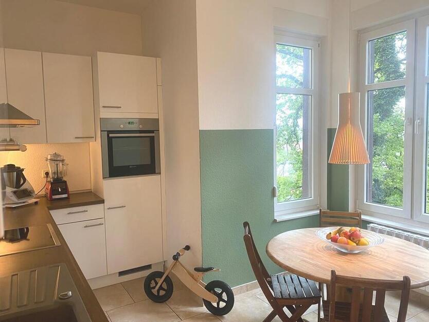Ruhig gelegene 3-Zimmer-Wohnung mit Wintergarten auf großem Grundstück am Friedensberg