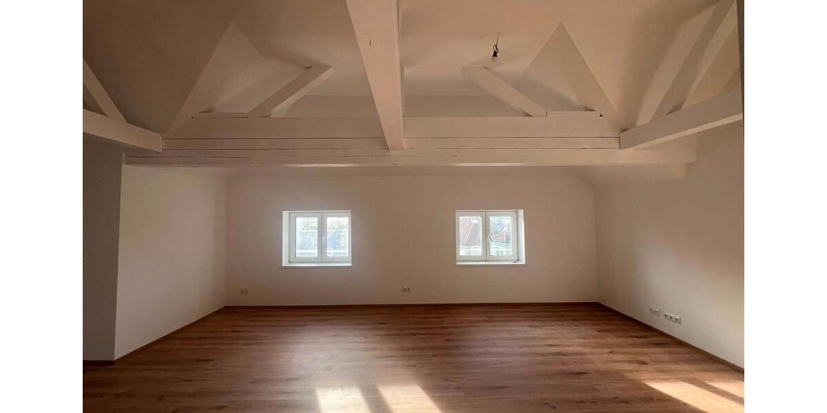 Dachgeschoßwohnung Tirschenreuth - 3 Zimmer, 81 m&sup2;, 760&euro; | Angebot:26631640