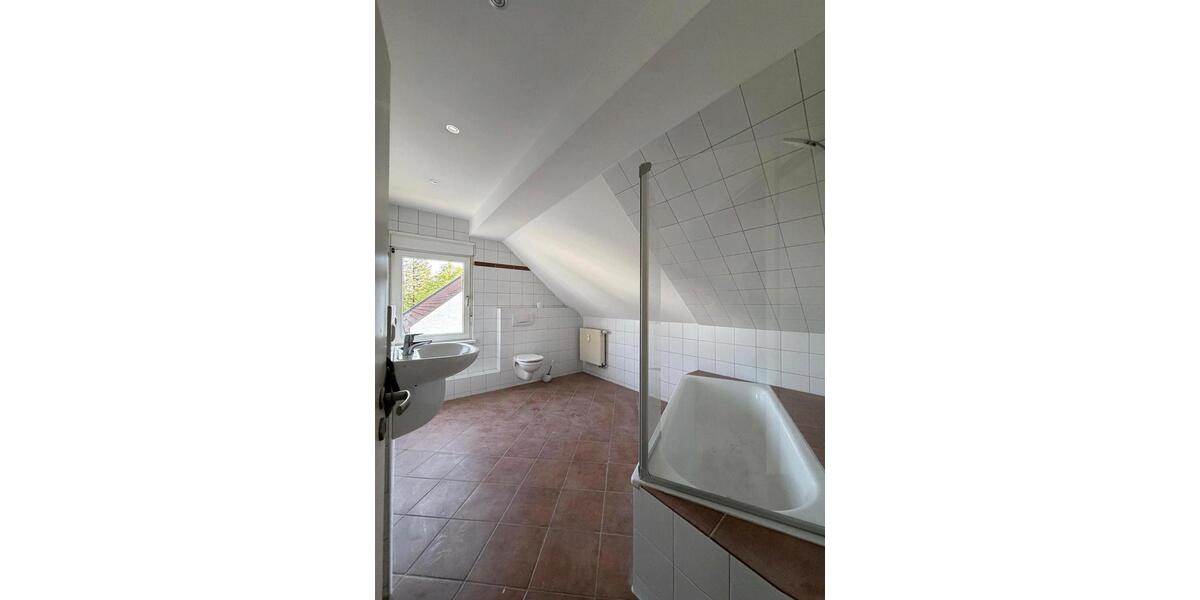 Etagenwohnung Gütersloh - 5 Zimmer, 100 m&sup2;, 950&euro; | Angebot:26302903