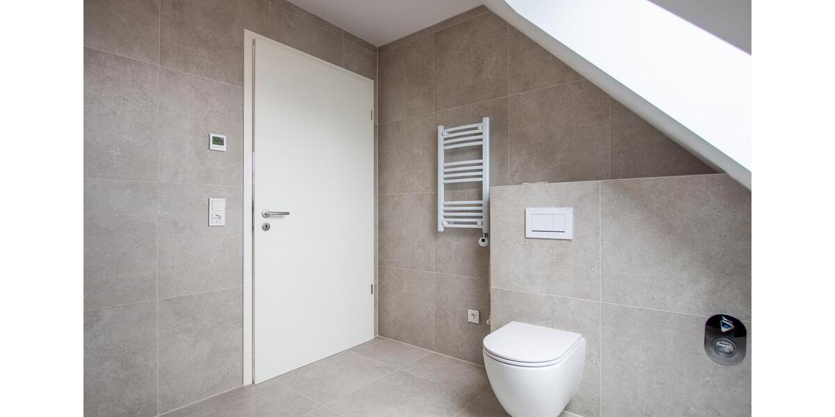 Dachgeschoßwohnung Hiddenhausen - 3 Zimmer, 106 m&sup2;, 1.100&euro; | Angebot:25921778