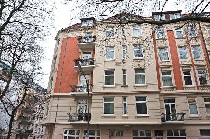 Gepflegte Altbau- ObergeschossWohnung mit überdachtem PKW-Stellplatz und guter Raumaufteilung in beliebter Wohnlage in Hamburg- Eimsbüttel