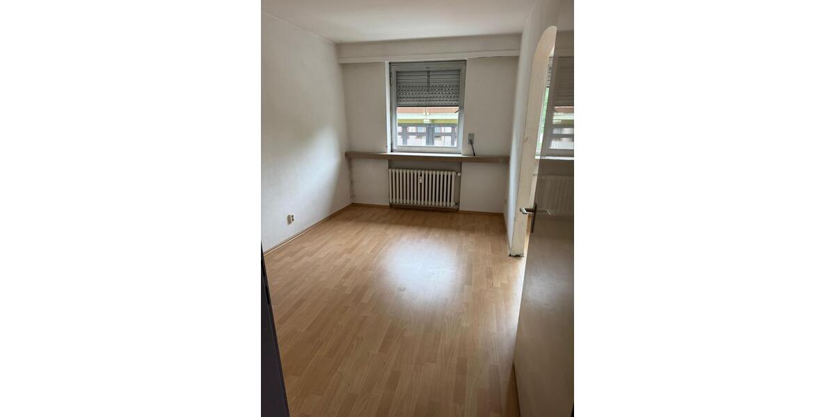 Etagenwohnung Saarbrücken West - 4 Zimmer, 90 m&sup2;, 650&euro; | Angebot:26490009