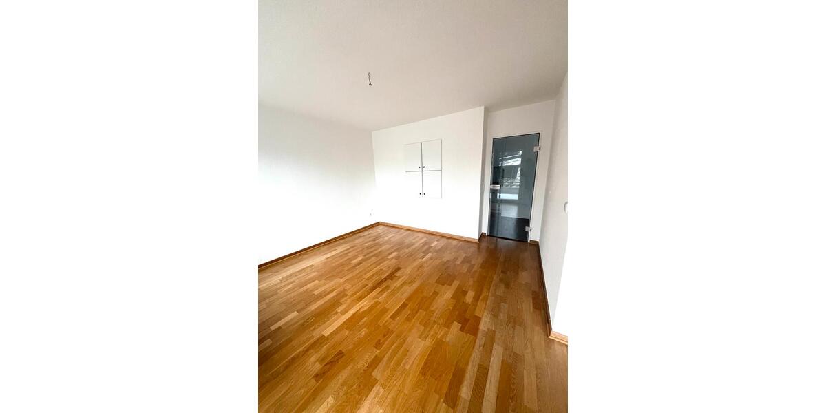 Dachgeschoßwohnung Detmold - 3 Zimmer, 120 m&sup2;, 1.250&euro; | Angebot:25384561