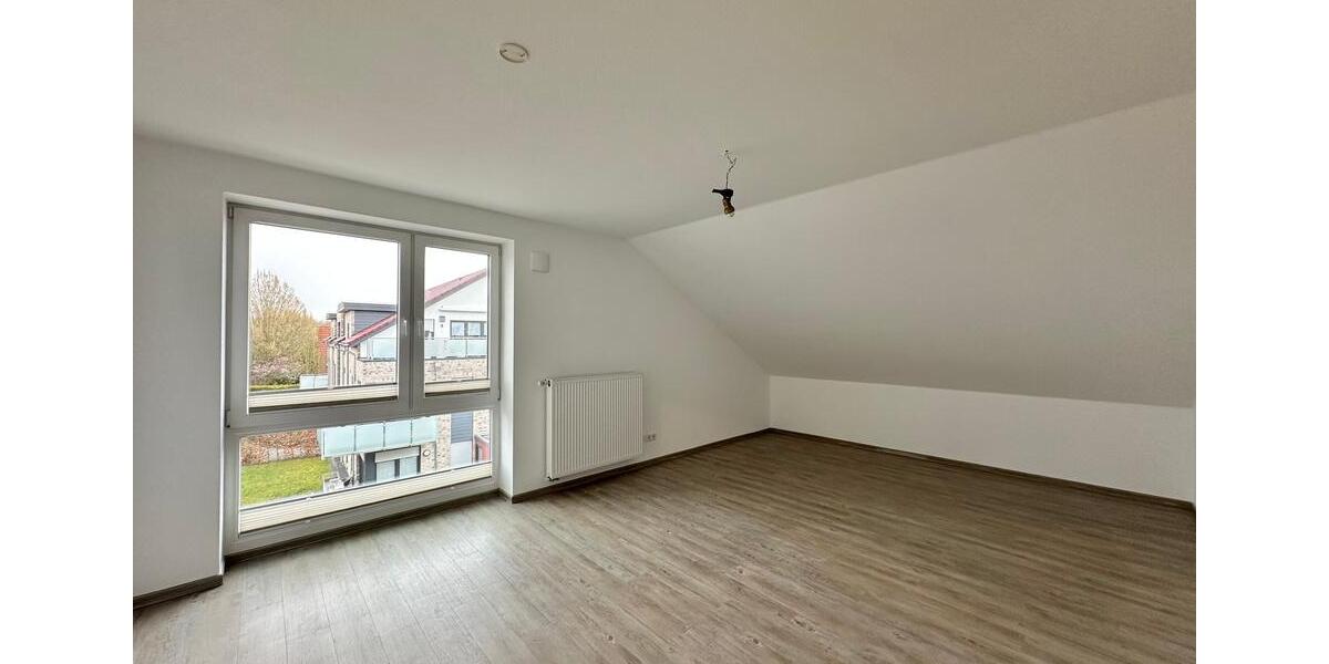 Dachgeschoßwohnung Bad Zwischenahn - 3 Zimmer, 109 m&sup2;, 1.100&euro; | Angebot:24682467