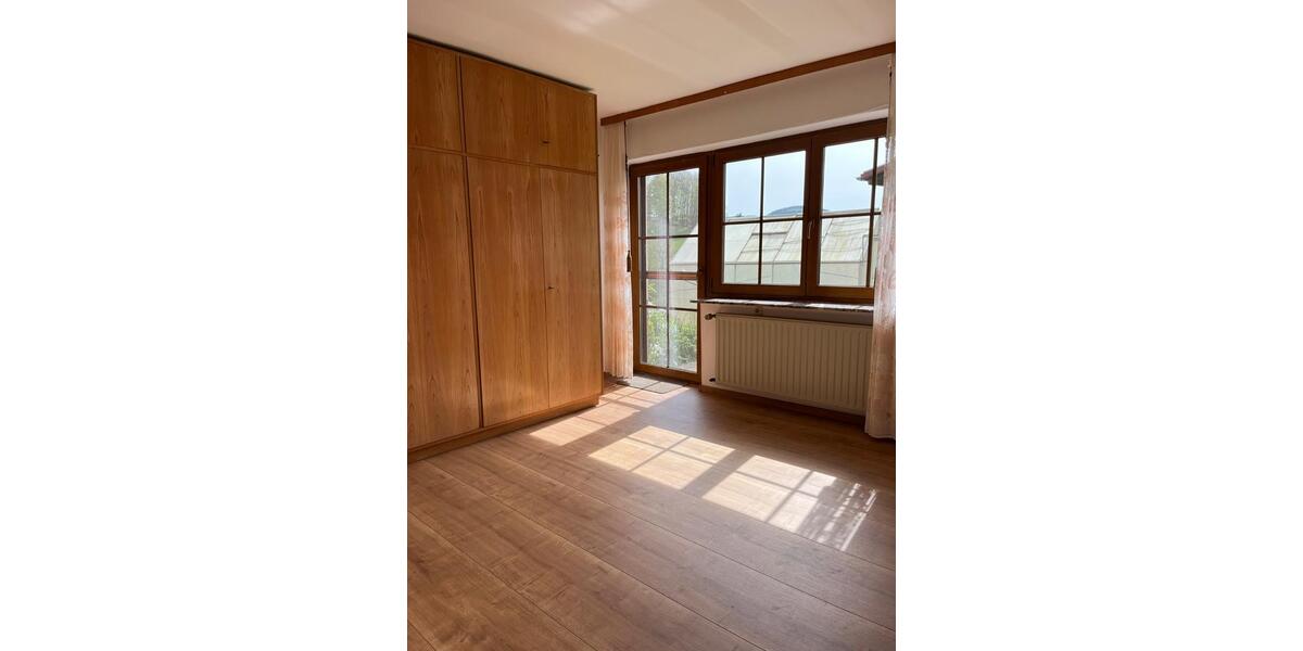 Erdgeschoßwohnung Gersfeld (Rhön) - 5 Zimmer, 123 m&sup2;, 890&euro; | Angebot:26620836