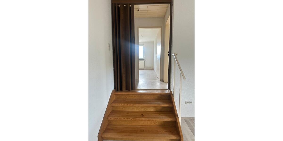 Etagenwohnung Viernheim - 4 Zimmer, 120 m&sup2;, 1.350&euro; | Angebot:26041316