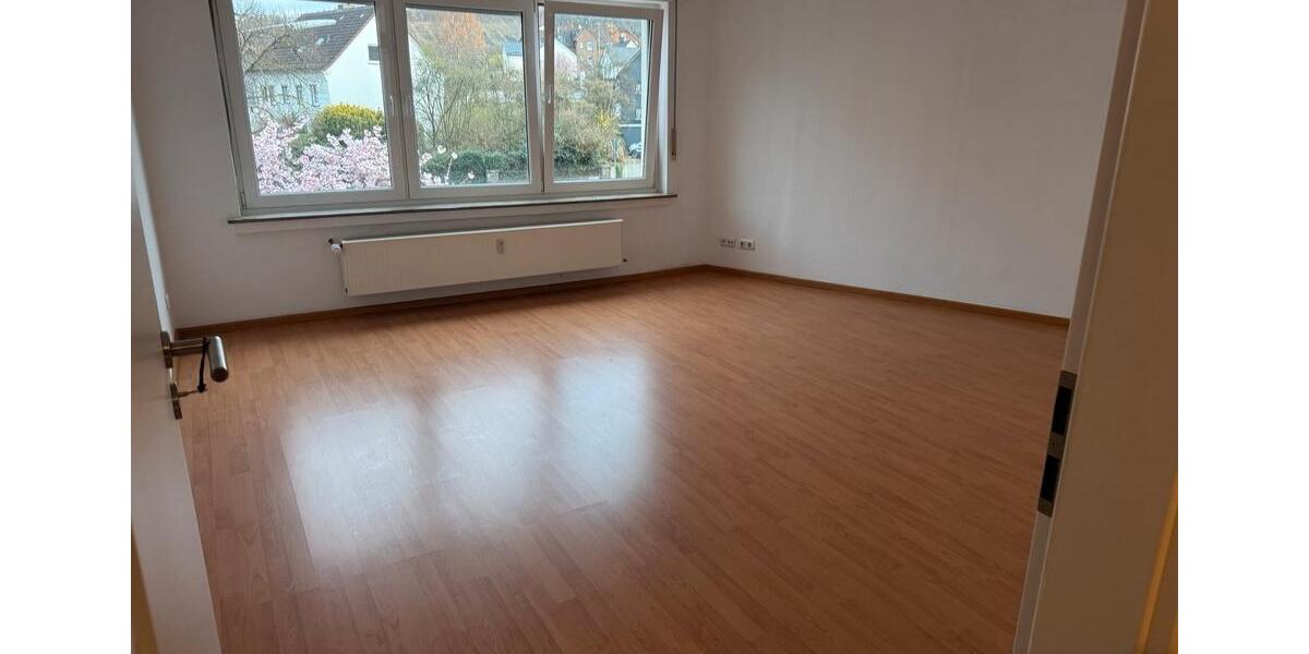 Etagenwohnung Siegen Dillnhütten - 2 Zimmer, 90 m&sup2;, 870&euro; | Angebot:25872740