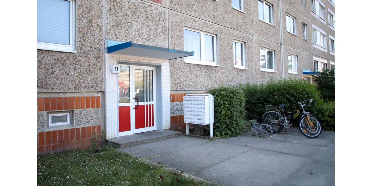 Etagenwohnung Neubrandenburg Datzeberg - 4 Zimmer, 87 m&sup2;, 440&euro; | Angebot:25899543
