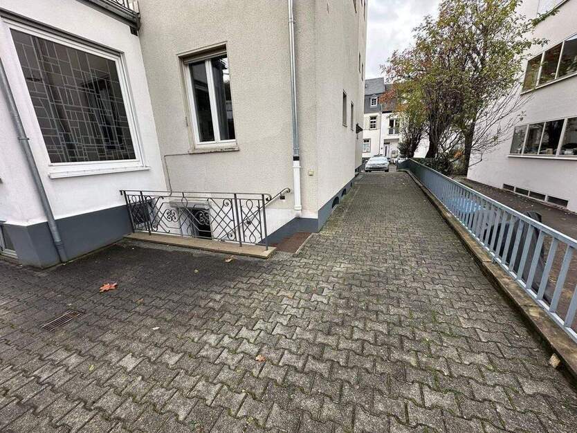 Möblierte 1 - Zimmer - UntergeschossWohnung (KellerWohnung) mit Einbauküche und separatem Eingang