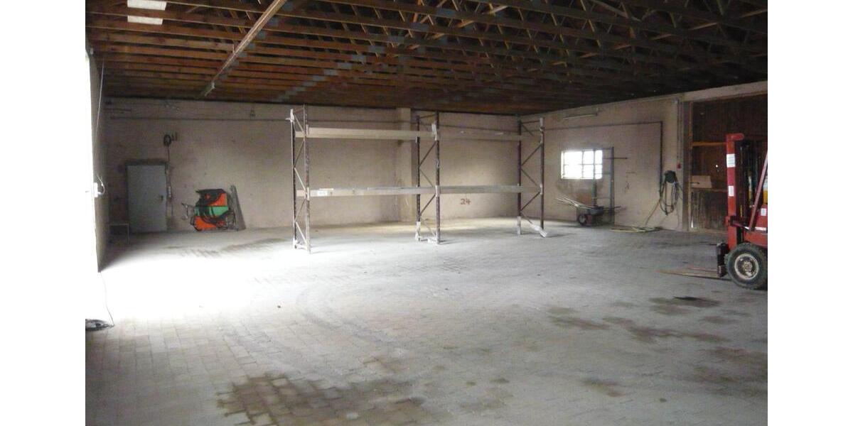 Werk-Lagerhalle ca. 330m² (parzellierbar) + Freifläche zimmer