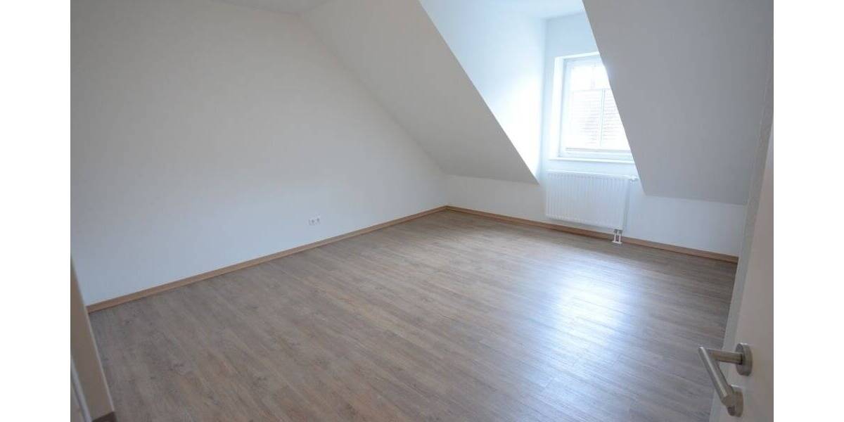 Etagenwohnung Heide - 3 Zimmer, 100 m&sup2;, 980&euro; | Angebot:25819087