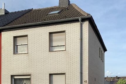 Doppelhaushälfte mit viel Potential ab 01.01.2026 in 52477 zu mieten 4 zimmer