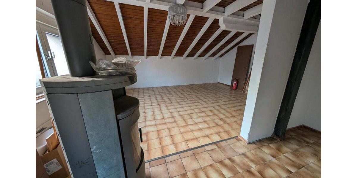 Dachgeschoßwohnung Lautertal (Odenwald) - 5 Zimmer, 135 m&sup2;, 1.100&euro; | Angebot:26030531