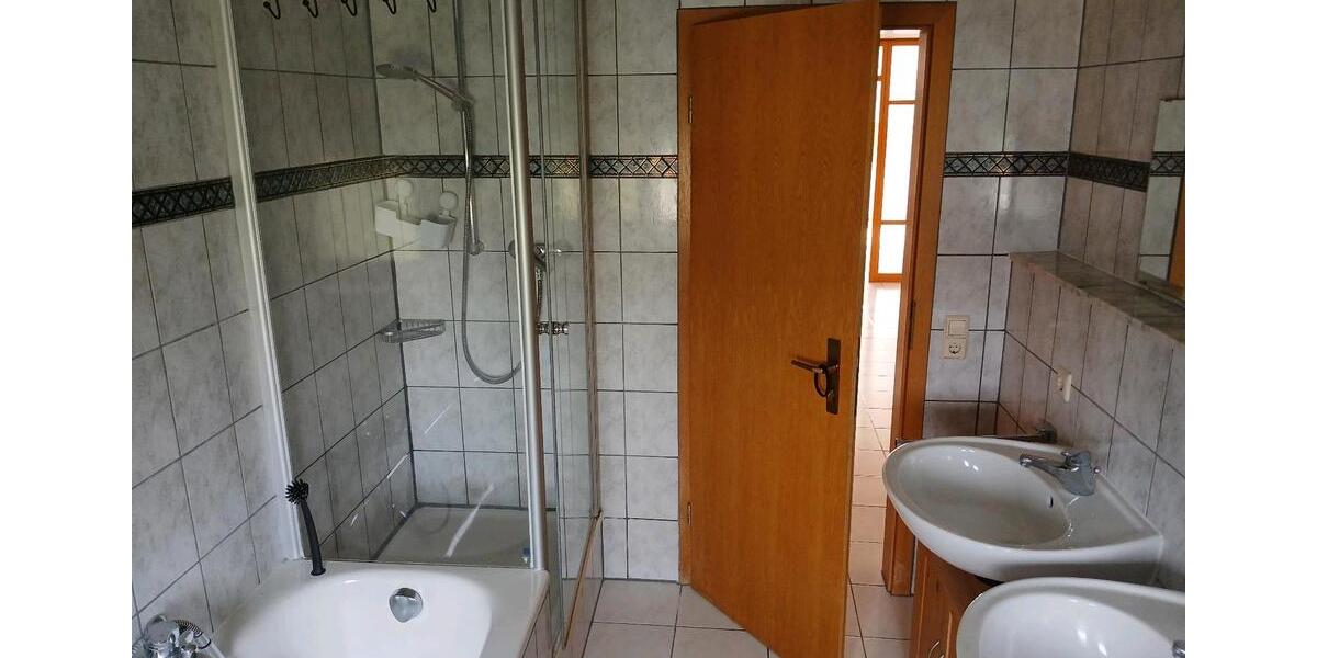 Dachgeschoßwohnung Rottenburg am Neckar - 3 Zimmer, 98 m&sup2;, 900&euro; | Angebot:26496481