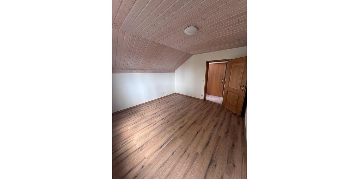 Dachgeschoßwohnung Sauerlach - 3 Zimmer, 80 m&sup2;, 1.550&euro; | Angebot:26494711