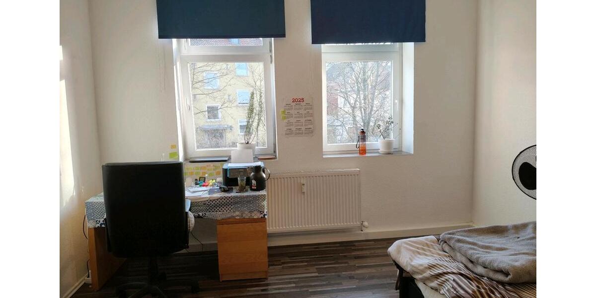 Helles Zimmer in 4er-WG 1 zimmer