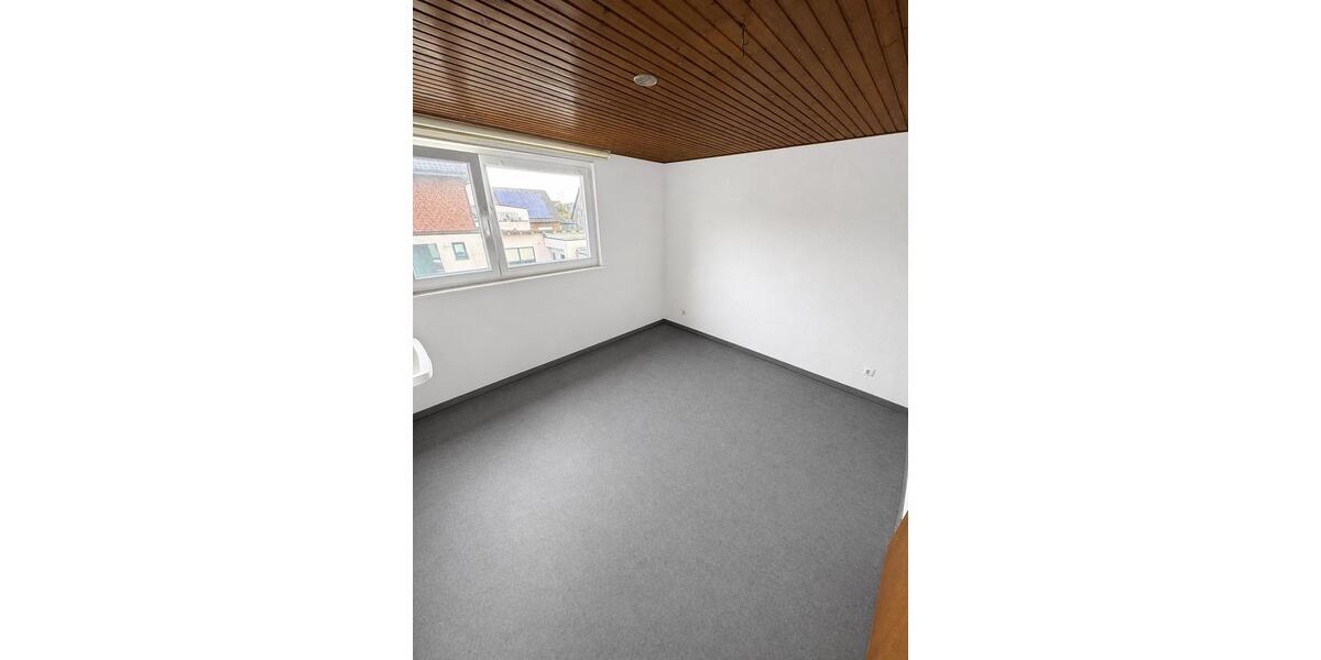 Erdgeschoßwohnung Kaarst - 7 Zimmer, 180 m&sup2;, 1.900&euro; | Angebot:26548422