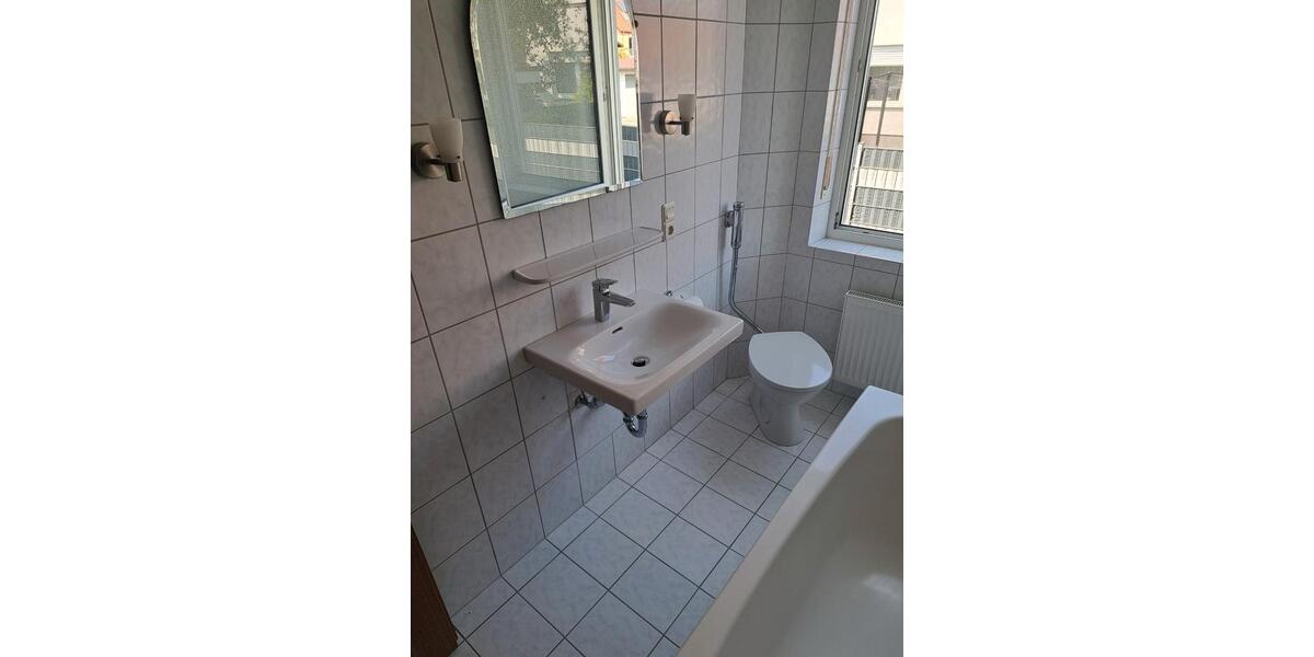 4-Zimmer-Wohnung in Tegernheim ab 01.04.2026 zu vermieten 4 zimmer