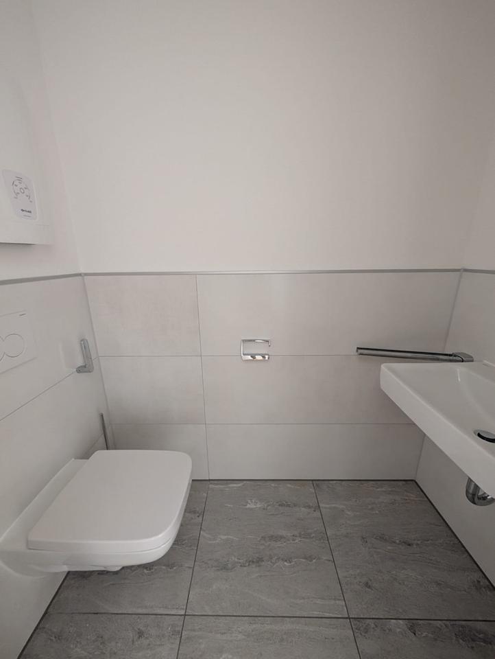 Erstbezug: Stilvolle NeubauWohnung mit großer Terrasse, Einbauküche und Stellplatz