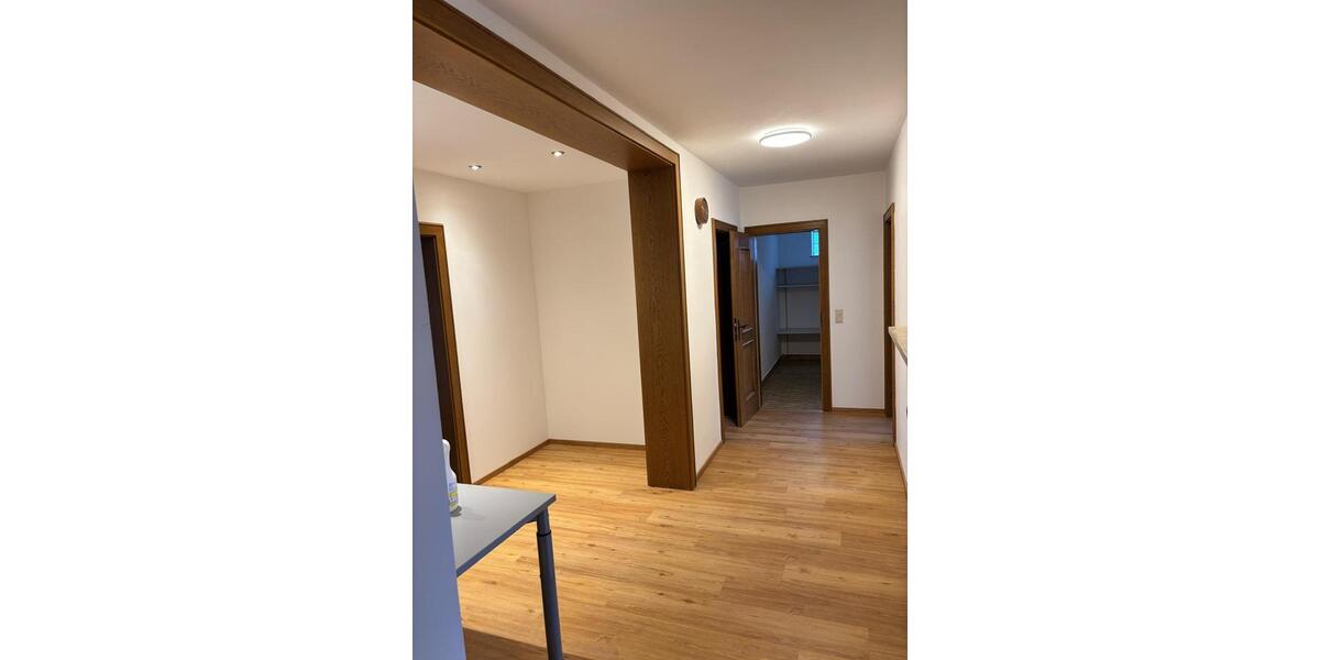 Etagenwohnung Ergoldsbach Langenhettenbach - 4 Zimmer, 132 m&sup2;, 1.400&euro; | Angebot:24624900