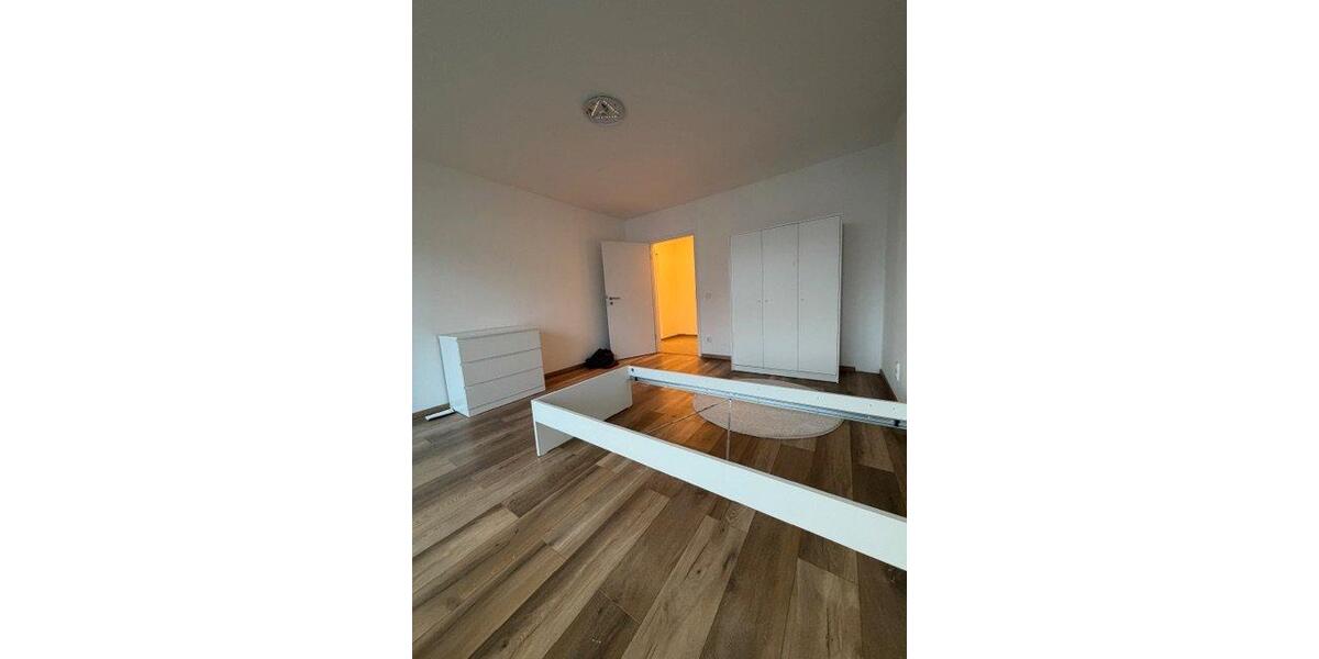 Etagenwohnung Wiesbaden Biebrich - 2 Zimmer, 65 m&sup2;, 1.300&euro; | Angebot:26547117
