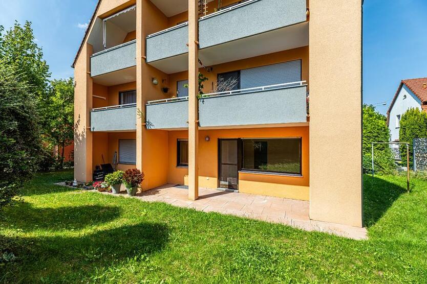 Frisch sanierte 2-Raum-Erdgeschoßwohnung mit Terrasse und EBK