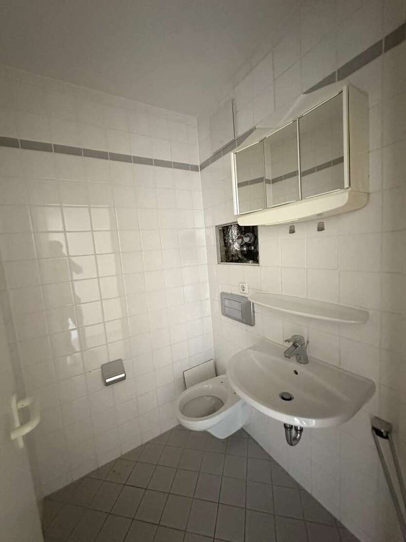 ++Aktuell in Sanierung!!! 3-RW mit Balkon und 2 Badezimmer++ 3 zimmer