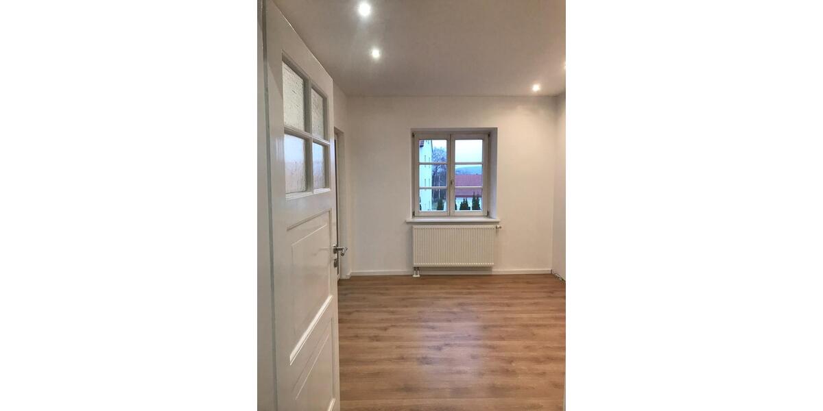 Renovierte Wohnung (Erstbezug Parterrre mit Garten und Balkon) 5 zimmer