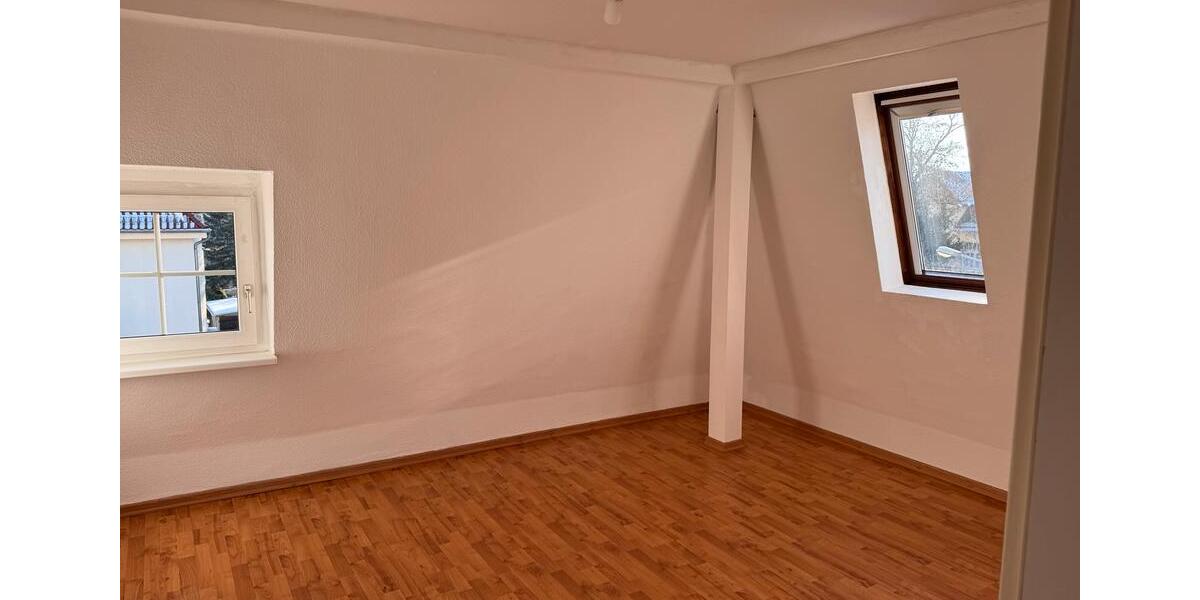 Dachgeschoßwohnung Meerane - 2 Zimmer, 65 m&sup2;, 359&euro; | Angebot:23628966