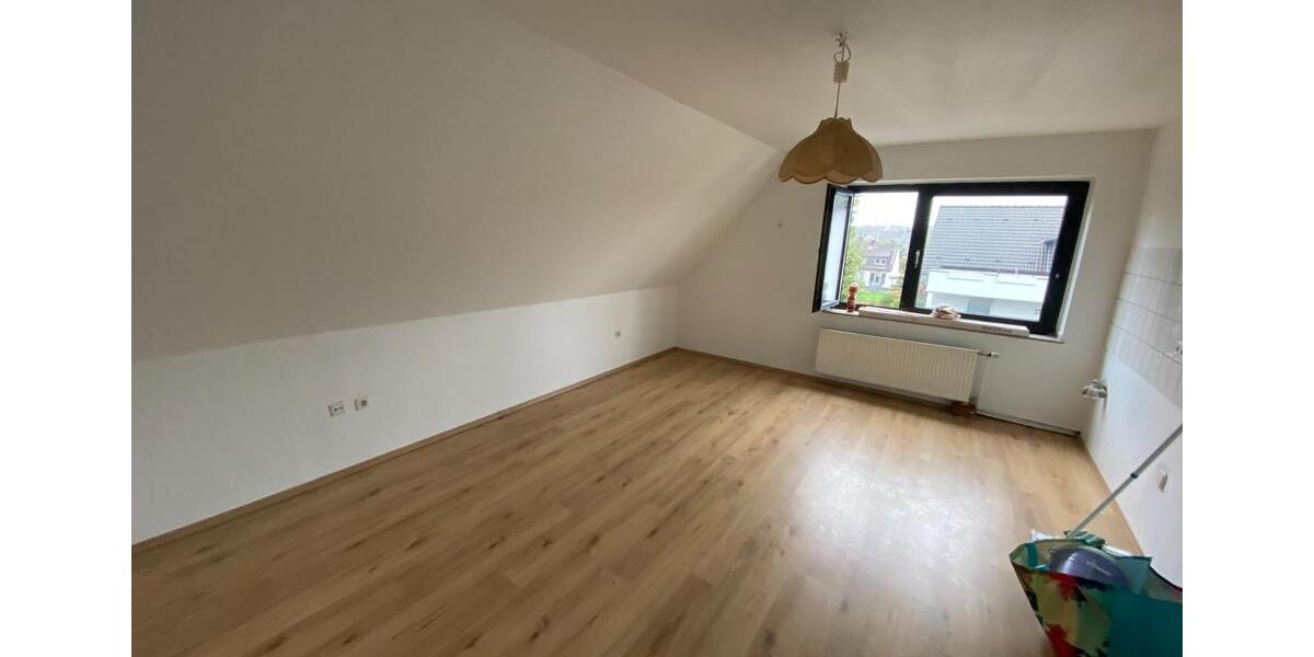 Schöne Single Wohnung mit Tageslichtbad und Badewanne in zentrale 2 zimmer
