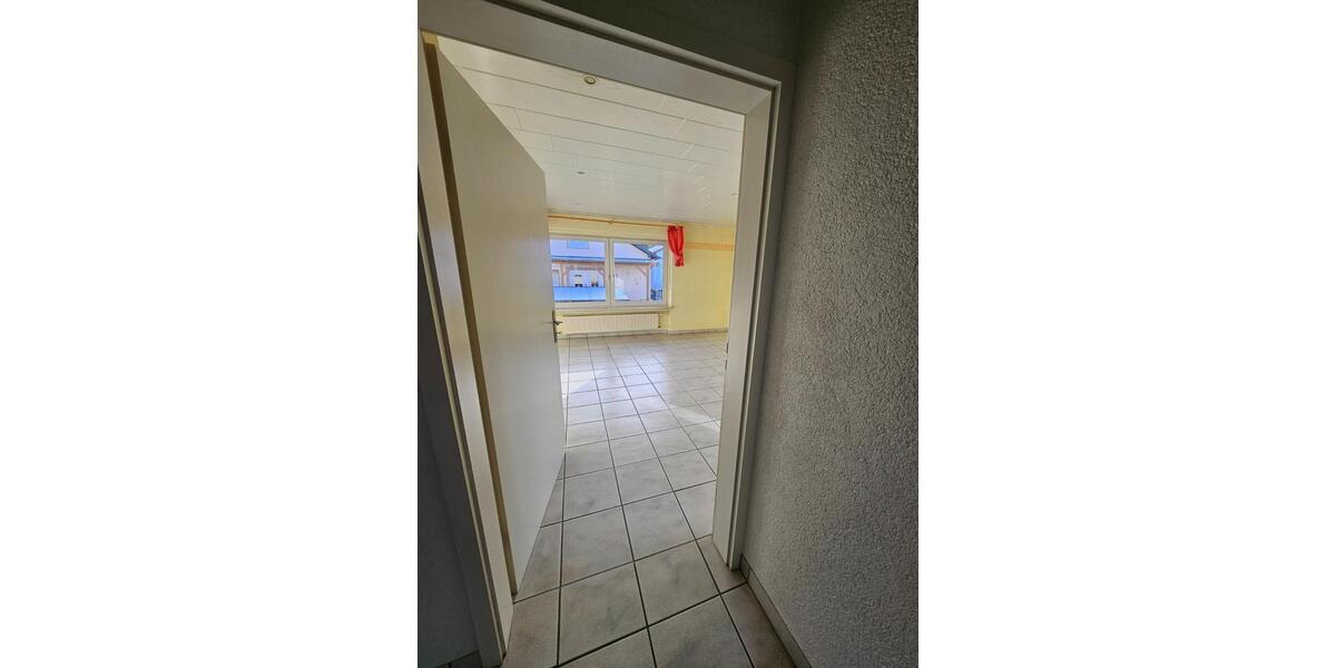 Helle 89qm Wohnung 3ZKB mit Balkon, Garage & EBK 3 zimmer