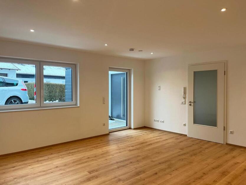 2,5-Zimmer-Mietwohnung 78,5m², Terrasse und Carport