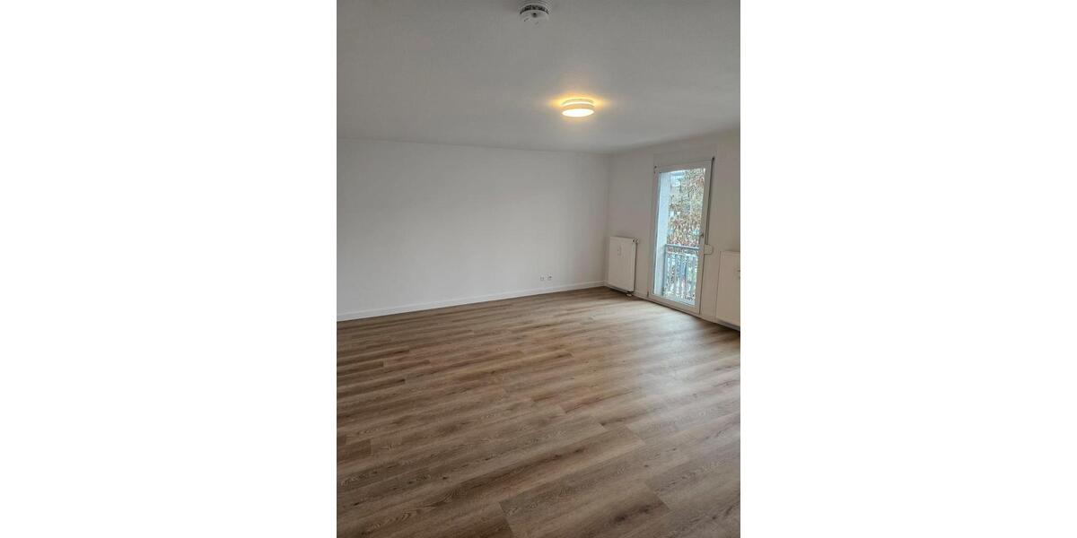 Bezug nach Sanierung - 2-ZKB mit Balkon und EBK 2 zimmer