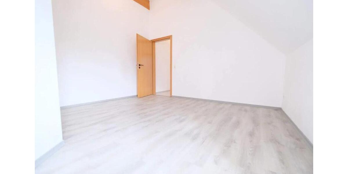 Dachgeschoßwohnung Deggendorf - 3 Zimmer, 66 m&sup2;, 700&euro; | Angebot:26697463