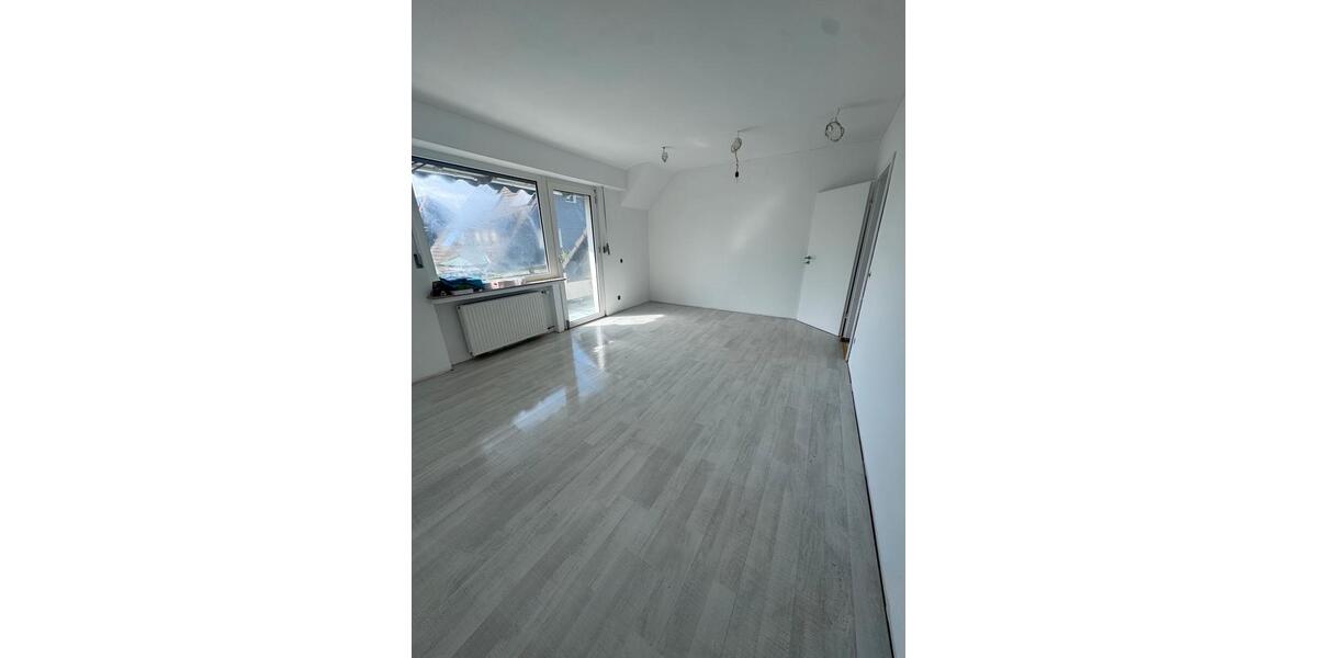 Etagenwohnung Burscheid - 4 Zimmer, 125 m&sup2;, 1.250&euro; | Angebot:25961222