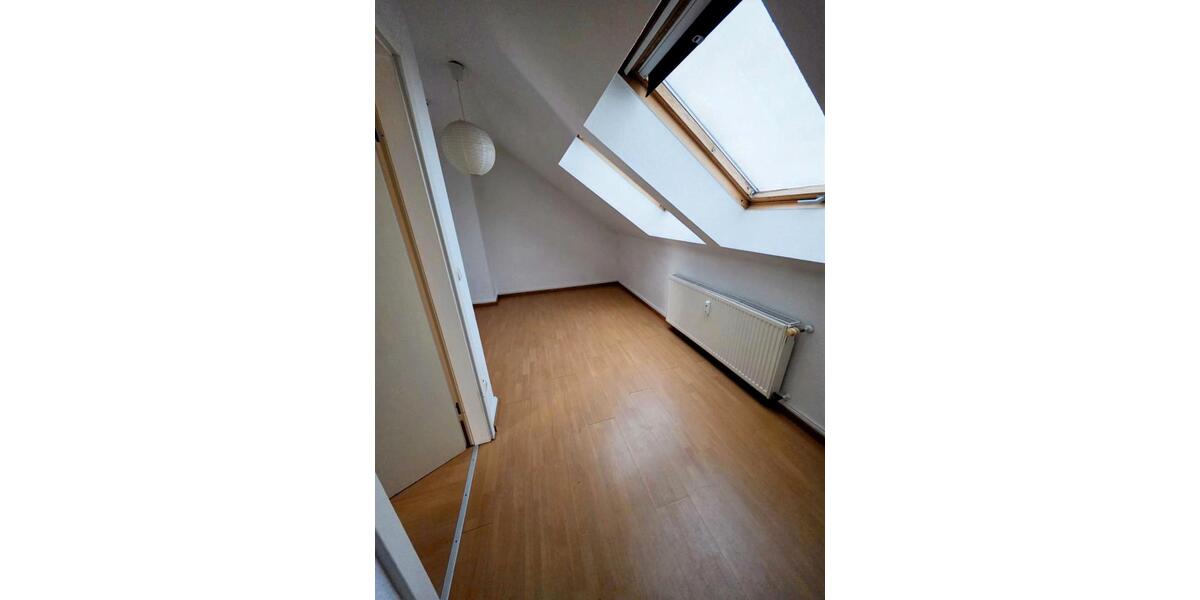 Dachgeschoßwohnung Schwerin - 3 Zimmer, 67 m&sup2;, 668&euro; | Angebot:26131823