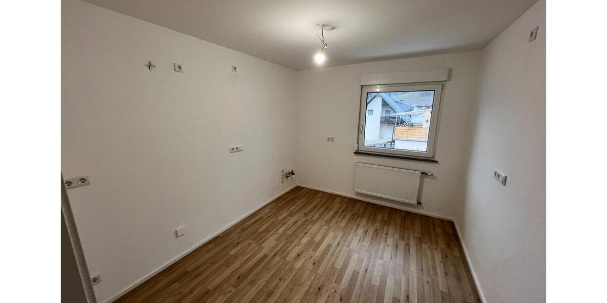 Etagenwohnung Leidersbach - 4 Zimmer, 103 m&sup2;, 900&euro; | Angebot:24641117