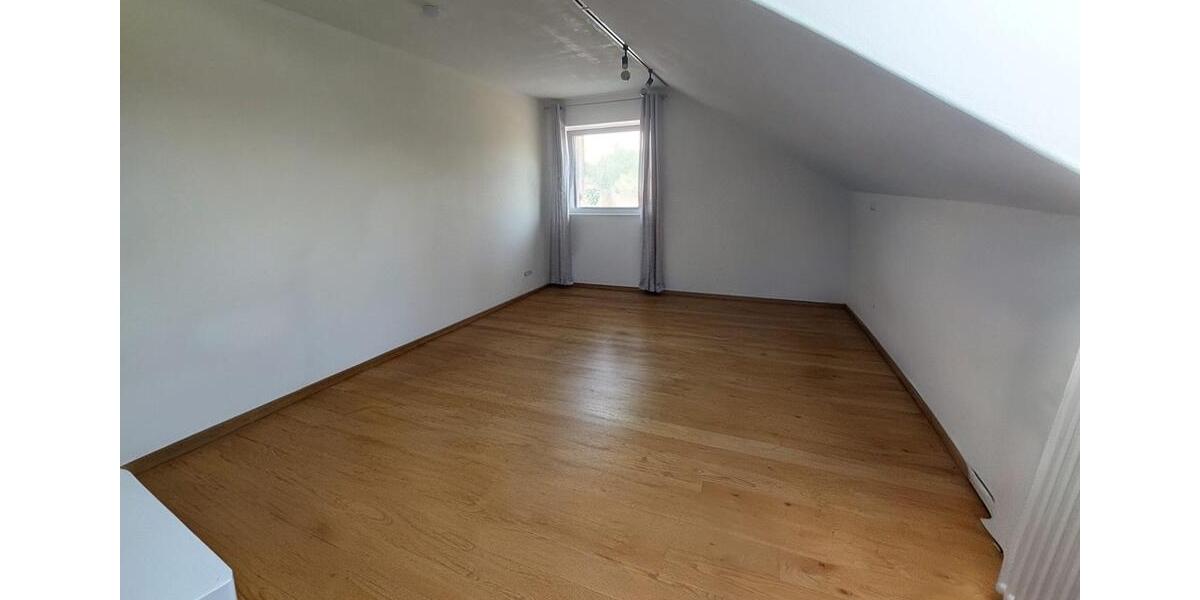 Dachgeschoßwohnung Aiterhofen - 4 Zimmer, 88 m&sup2;, 810&euro; | Angebot:25046973