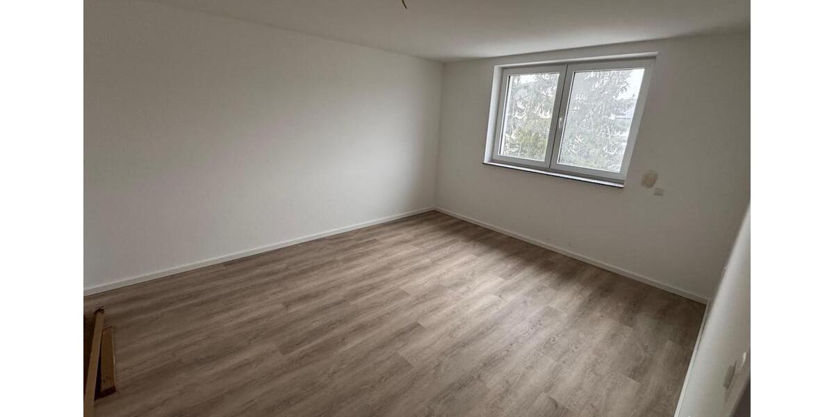 Etagenwohnung Hockenheim - 3 Zimmer, 90 m&sup2;, 1.300&euro; | Angebot:24433086