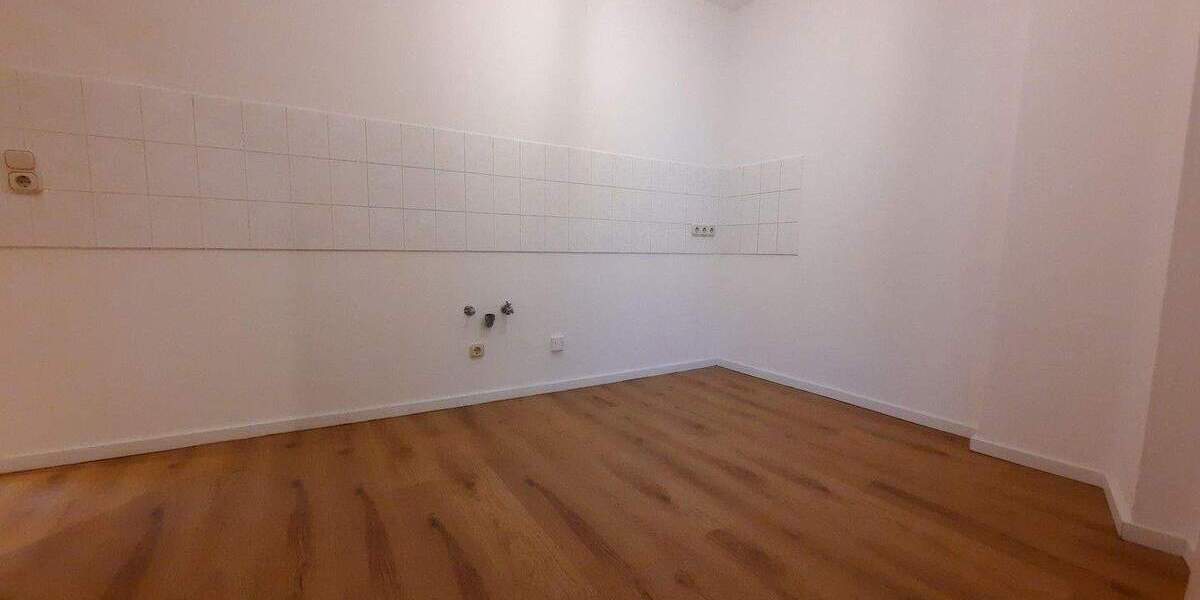 Mehrfamilienhaus, Wohnhaus Sachsen - Limbach-Oberfrohna Limbach-Oberfrohna - 3 Zimmer, 77 m&sup2;, 480&euro; | Angebot:24792288