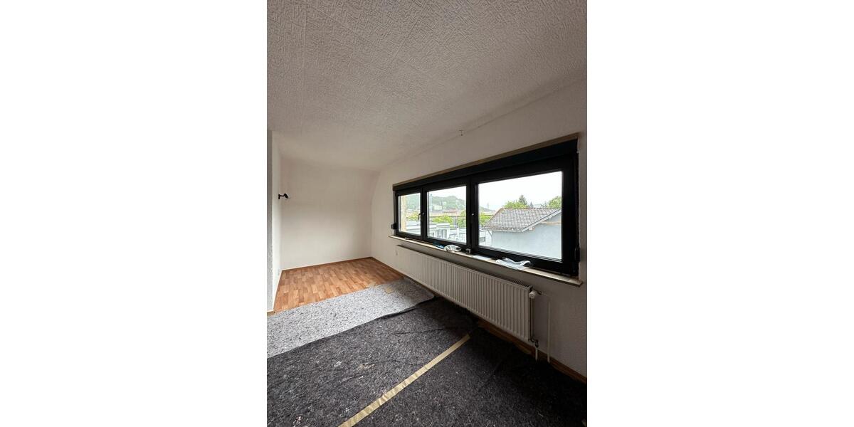Dachgeschoßwohnung Siegen Dillnhütten - 2 Zimmer, 70 m&sup2;, 600&euro; | Angebot:26485677