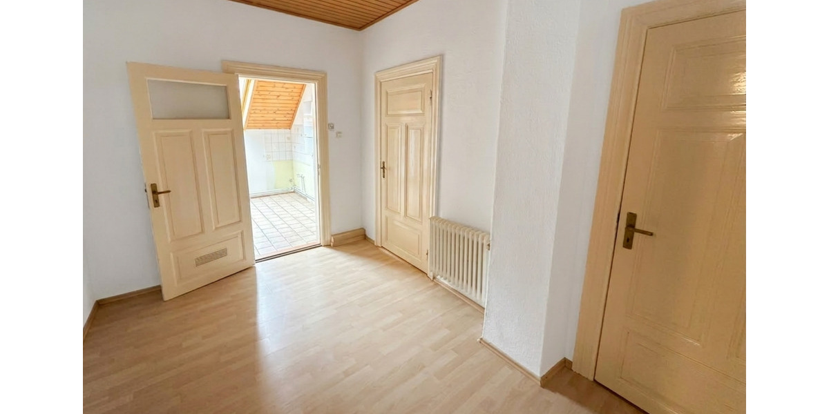 Dachgeschoßwohnung Brake (Unterweser) - 5 Zimmer, 77 m&sup2;, 600&euro; | Angebot:25654535