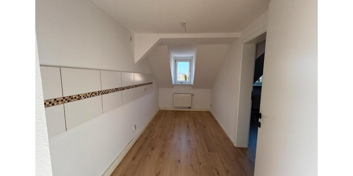 Dachgeschoßwohnung Glauchau - 2 Zimmer, 57 m&sup2;, 500&euro; | Angebot:26570122