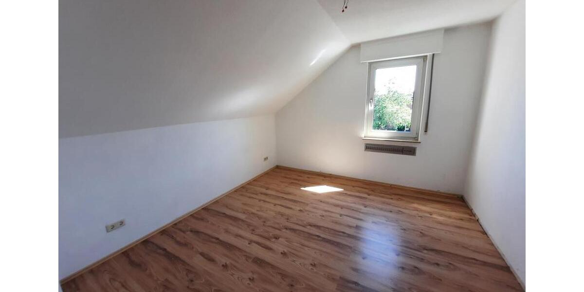 Dachgeschoßwohnung Kamp-Lintfort Lintfort - 2.5 Zimmer, 65 m&sup2;, 359&euro; | Angebot:26702979