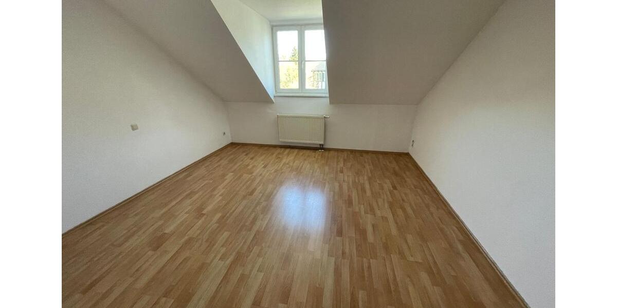 Dachgeschoßwohnung Bad Lobenstein - 3 Zimmer, 68 m&sup2;, 374&euro; | Angebot:26439295