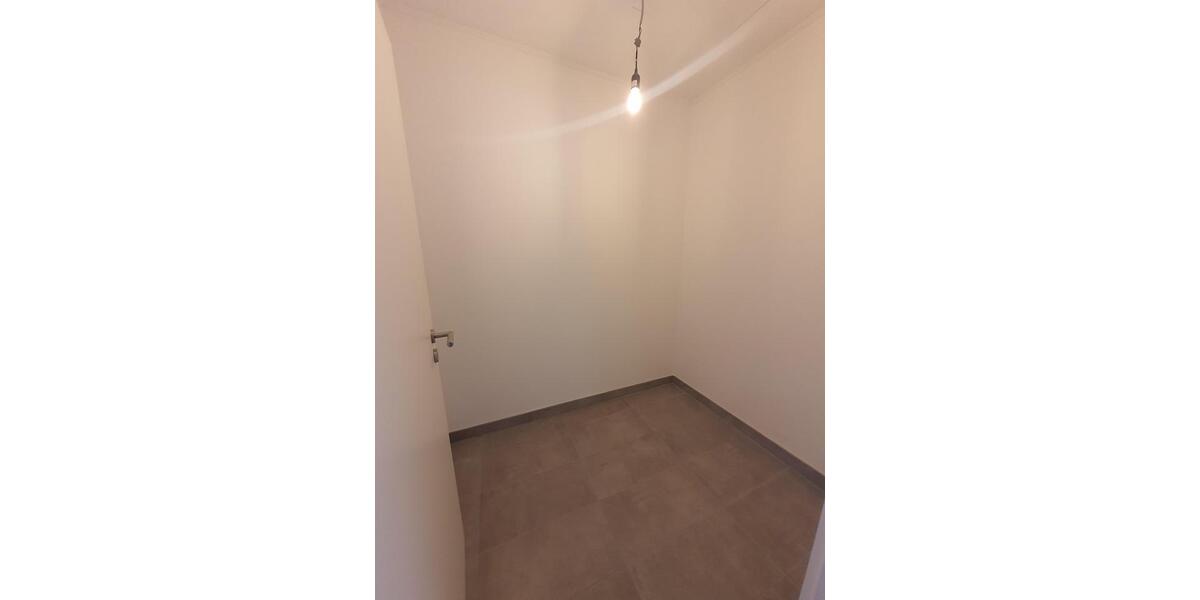 Traumhafte 3 Zimmer EG Wohnung mit zwei Terassen + zwei Garagen + großen Garten zu vermieten 3 zimmer