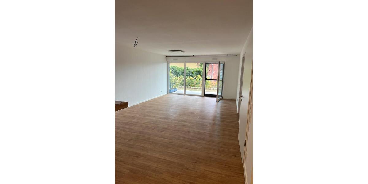 Moderne 2-Zimmer-Wohnung mit Terrasse, Einbauküche und Stellplatz 2 zimmer