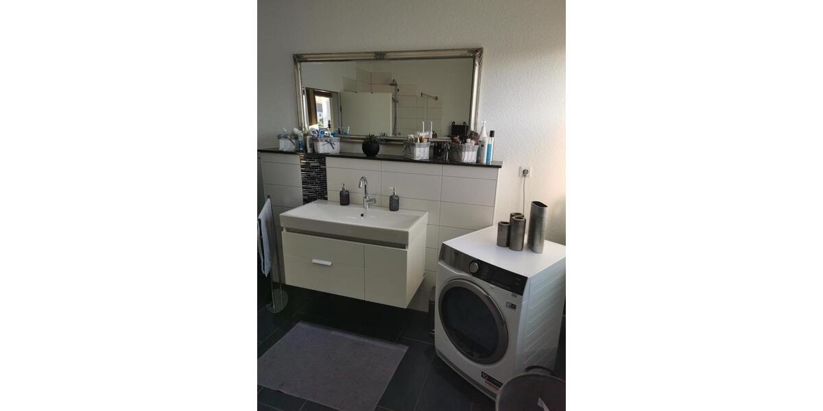 Etagenwohnung Brakel - 1 Zimmer, 140 m&sup2;, 1.200&euro; | Angebot:26036380