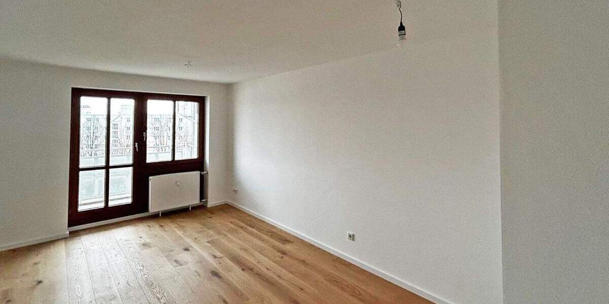 ERSTBEZUG nach MODERNISIERUNG: 2 Zimmer-Dachgeschosswohnung mit Blick über München... 2 zimmer