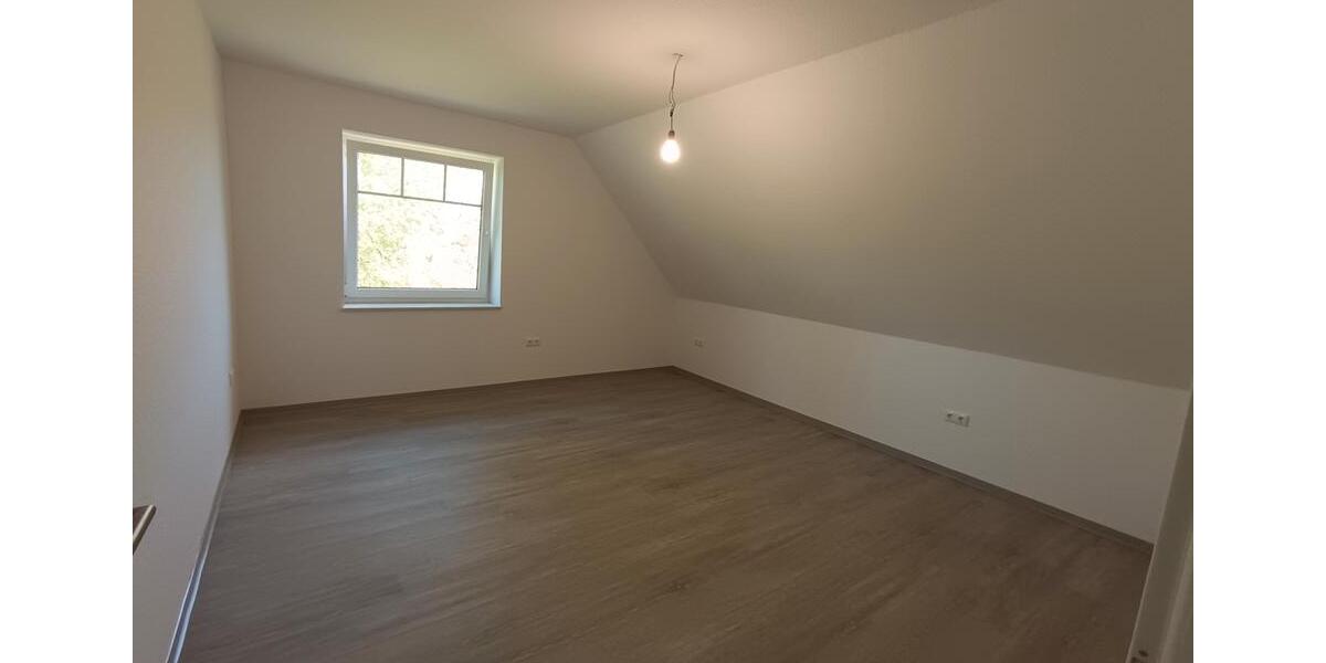 Doppelhaushälfte Zetel - 6 Zimmer, 200 m&sup2;, 1.500&euro; | Angebot:26533162
